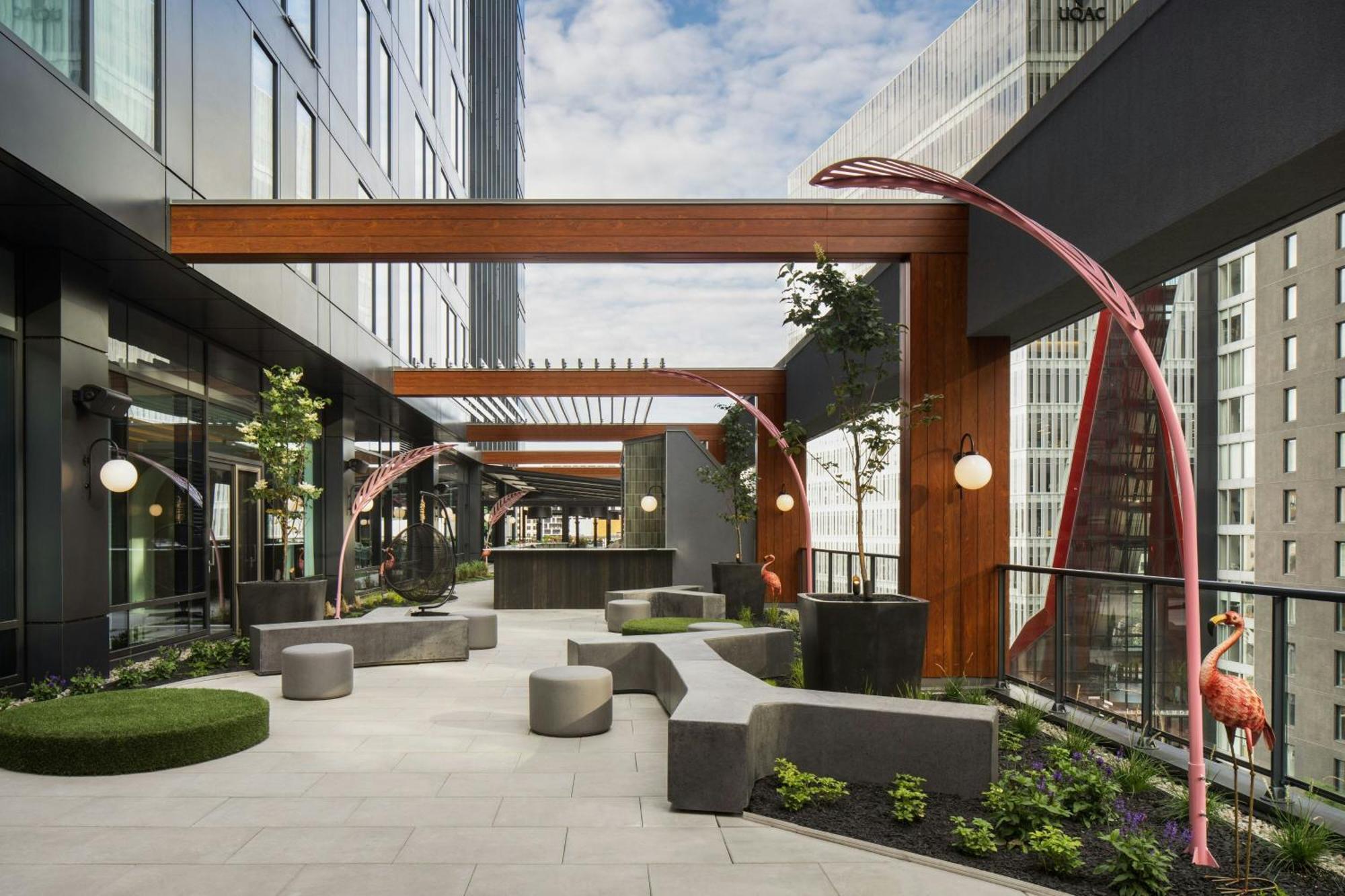 Honeyrose Hotel, Montreal, A Tribute Portfolio Hotel Kültér fotó The outdoor patio at the 10th floor of the building