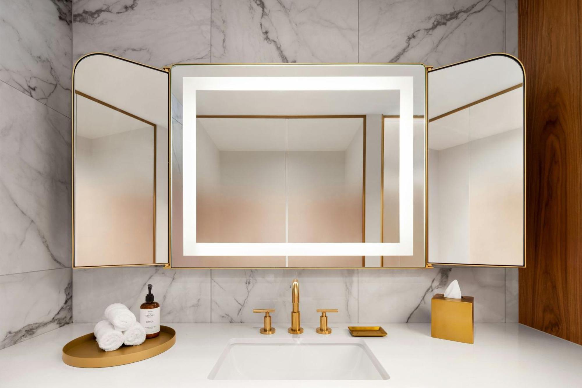 Honeyrose Hotel, Montreal, A Tribute Portfolio Hotel Kültér fotó Bathroom fixtures by Dornbracht